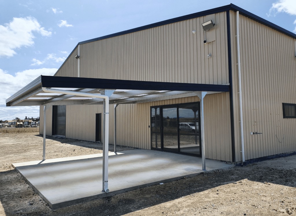 steel canopy shelter on commercial building by kiwispan