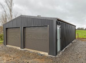 black kiwispan shed built by KiwiSpan Counties