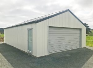 Garage with Slimclad Cloud cladding and gable roof built by KiwiSpan